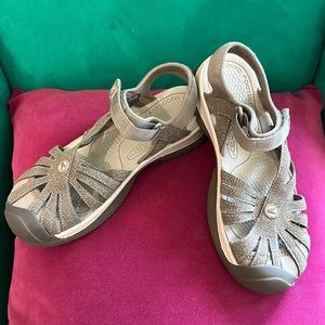 KEEN shoes sandals anti odor anatomical footbed EUC